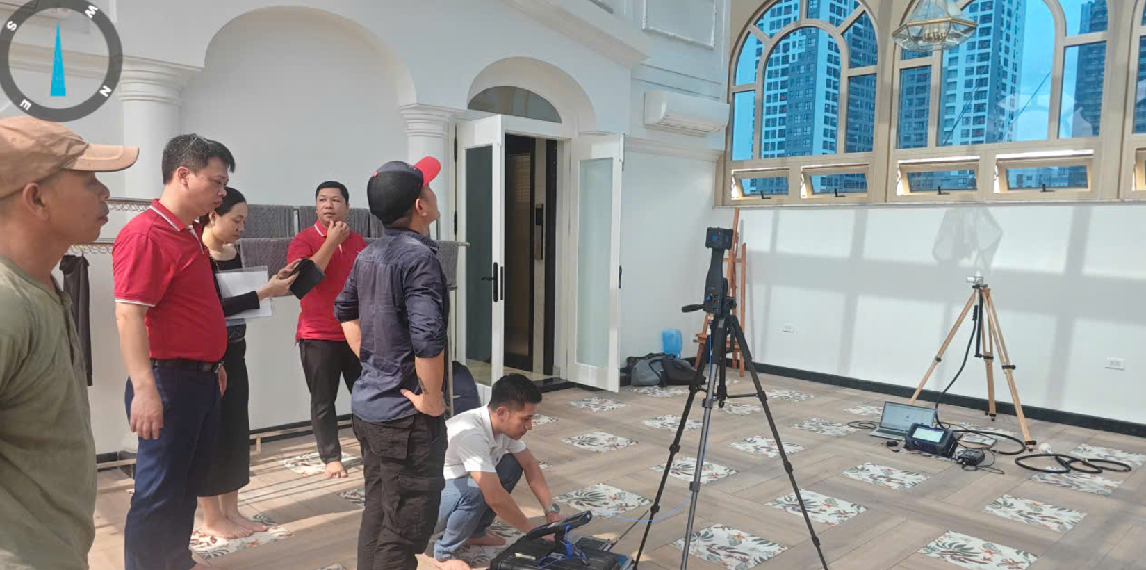 Trung tâm Đo lường Chất lượng Viễn thông phối hợp các đơn vị giám sát trạm BTS theo kiện nghị của người dân (nguồn: Phòng Kiểm định)