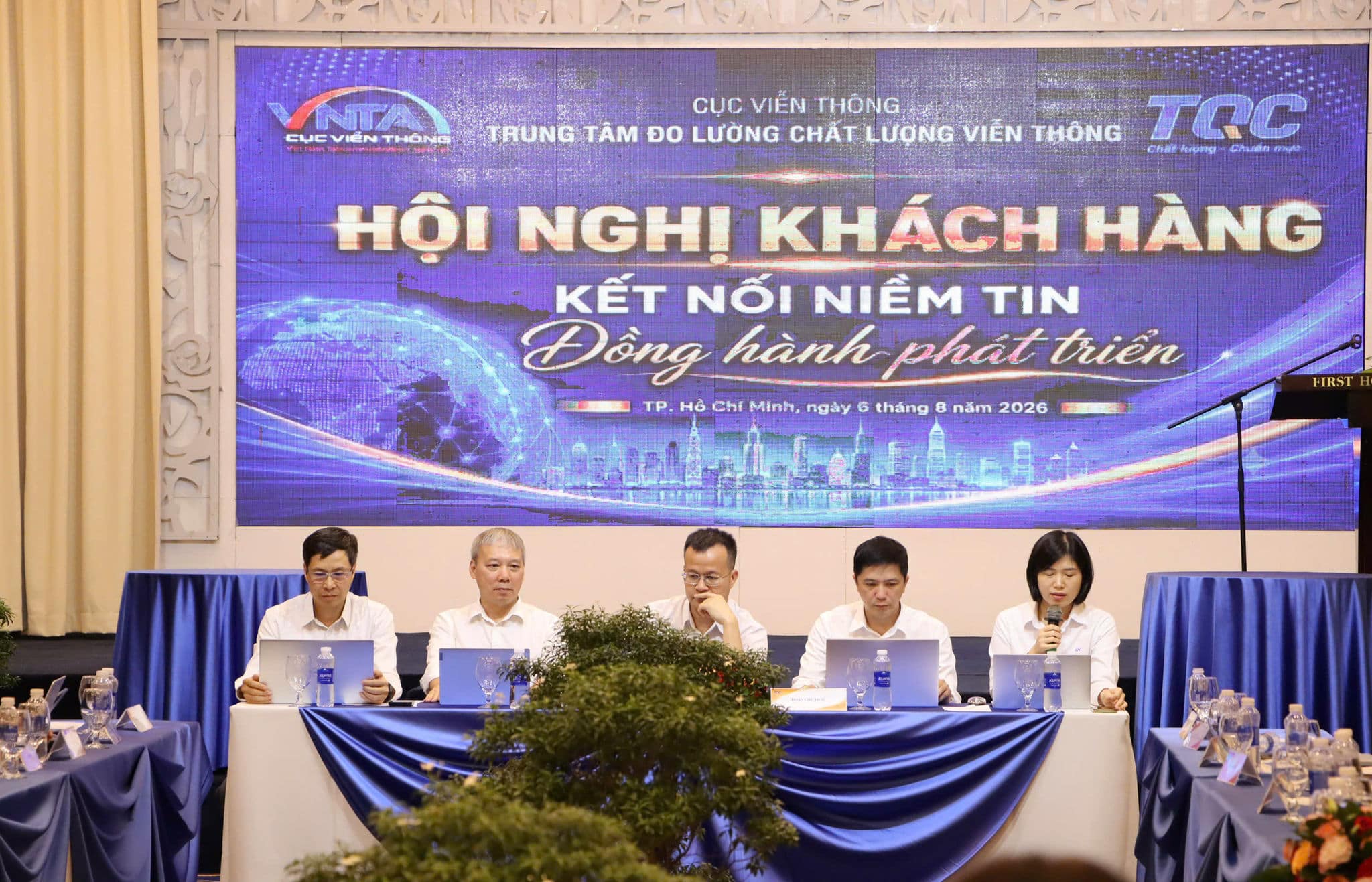 Đại diện TQC trả lời các câu hỏi từ phía các đại biểu và khách hàng