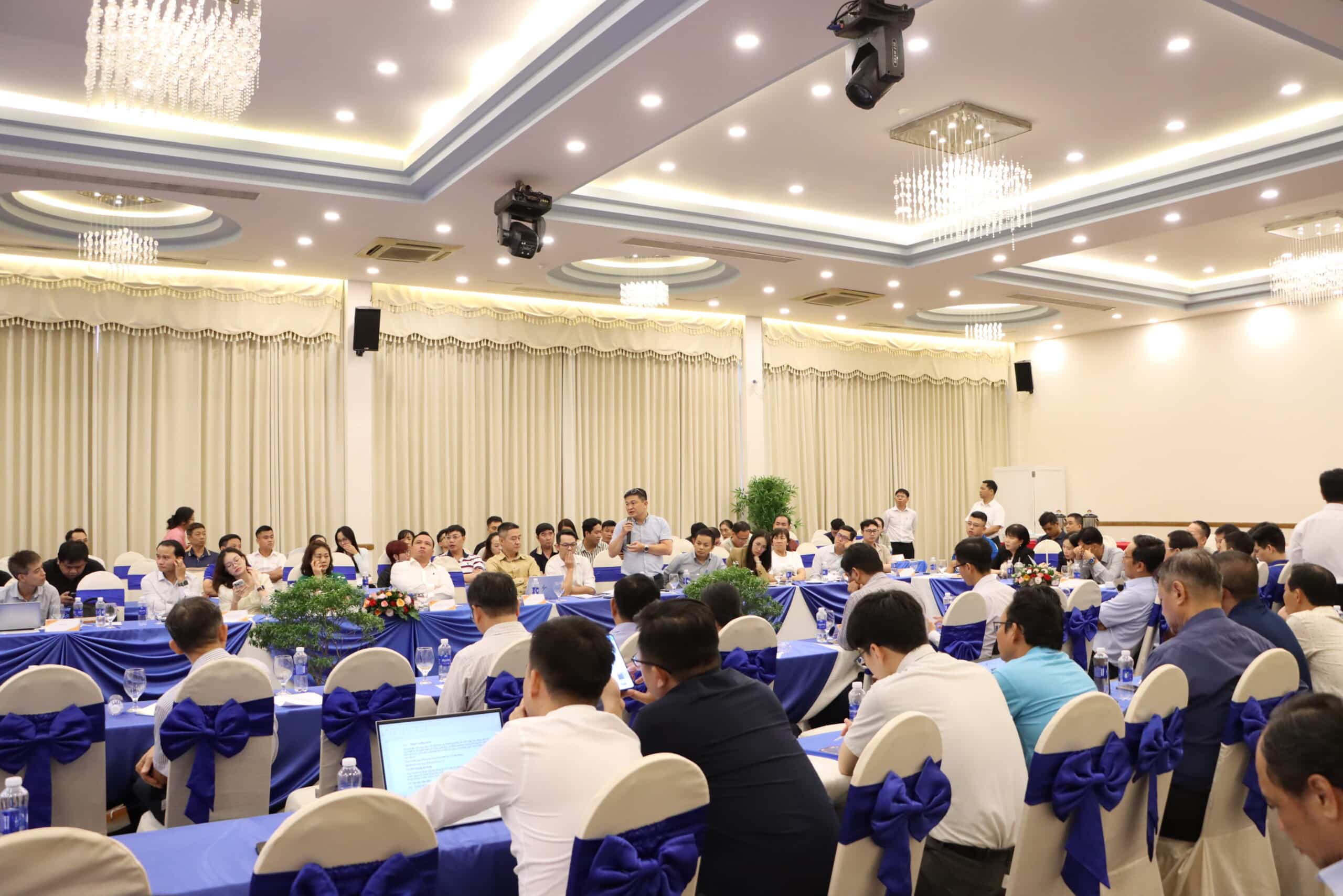 Đại diện Công ty Samsung Việt Nam phát biểu tại Hội nghị