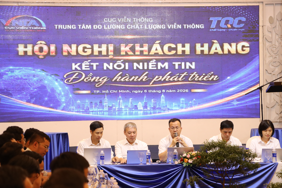 Đại diện TQC trả lời các câu hỏi từ phía các đại biểu và khách hàng